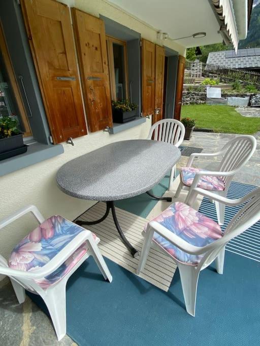 1 Apt, Kitchen, Patio, In Beautiful